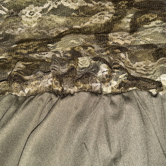 SMOCKED YOKE LACE PEASANT GREEN CAMO TOP W/BELL SLEEVES | LARGE - Picture 8 of 10